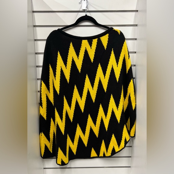 NWT Emerson Street Iowa Hawkeyes Sweater Cape - Picture 3 of 4
